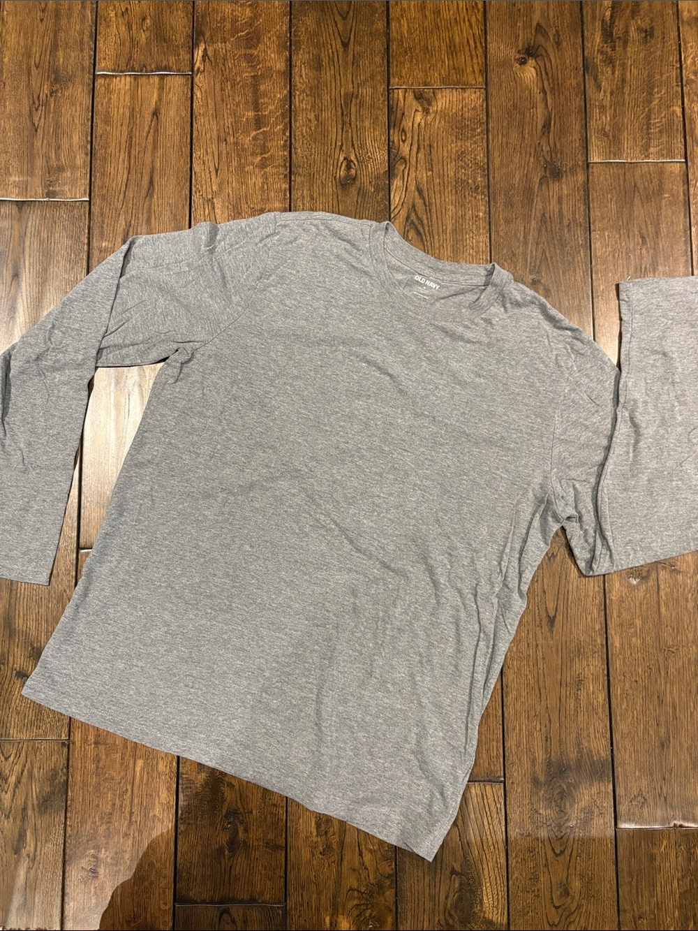 Old Navy Men's Heather Gray Long Sleeve Crew Shirt